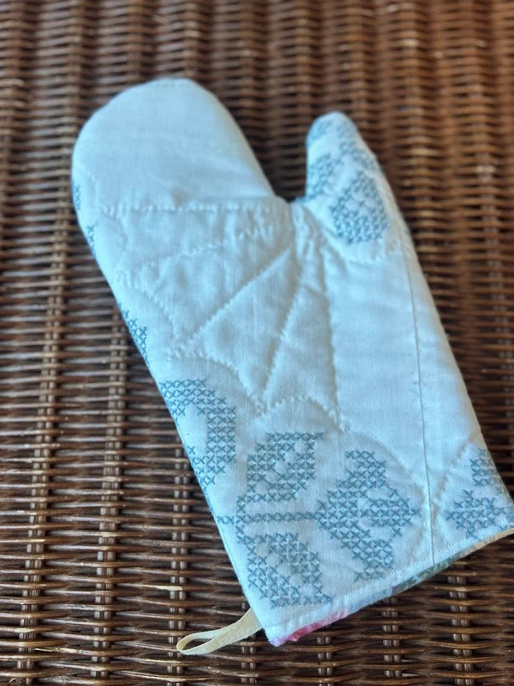 Upcycled Quilt Oven Mitt: Blue and White
