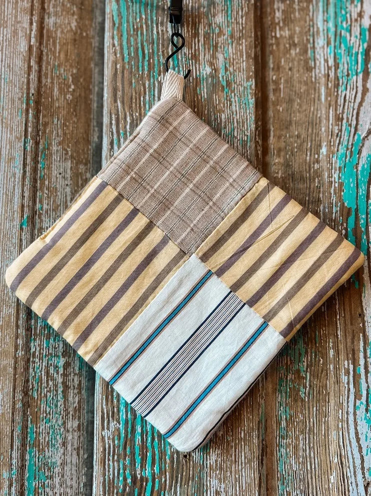 Upcycled Quilt Pot Holder: S9