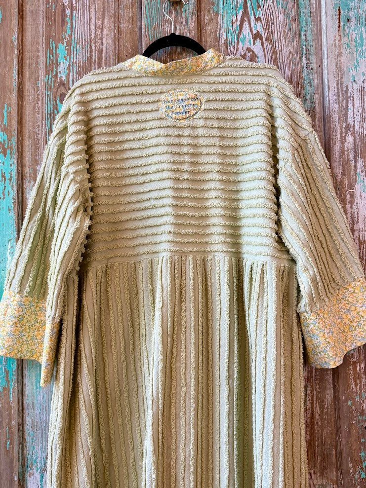 Upcycled "Fields of Green" Vintage Chenille Duster with Doily Pockets and Tie-Front: Women's Small