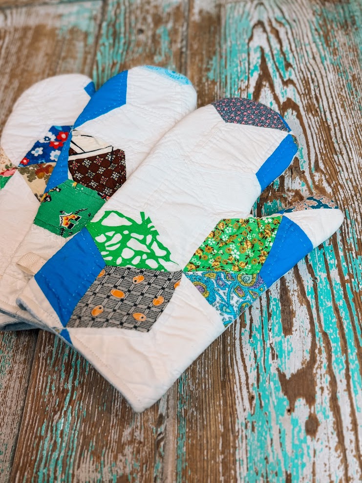 Upcycled Quilt Oven Mitt: "Tumbling Blocks"
