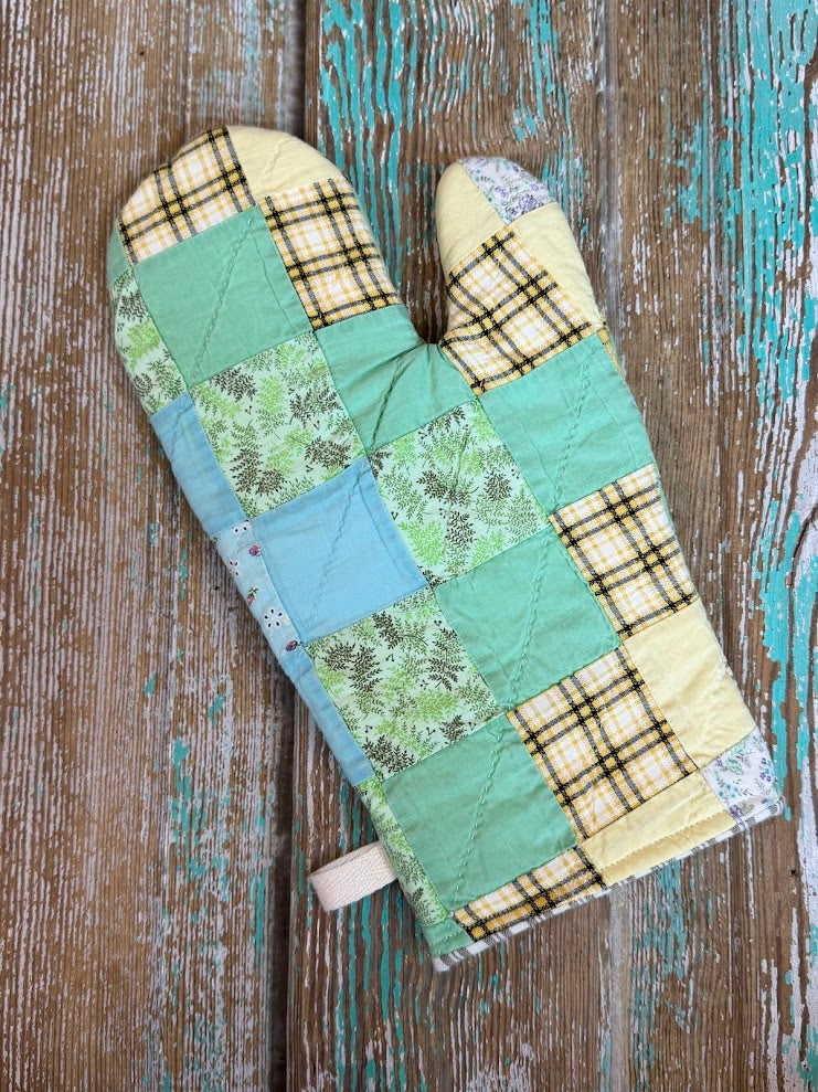 Upcycled Quilt Oven Mitt: "Around the World"