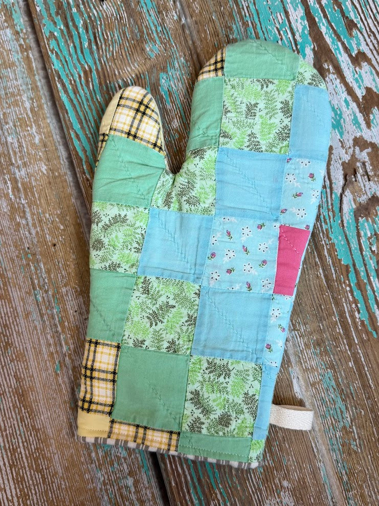Upcycled Quilt Oven Mitt: "Around the World"