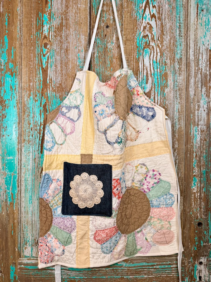 Upcycled Vintage Dresden Quilt Apron: Adult Full