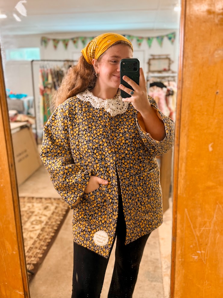 Upcycled Vintage Floral Quilt Coat with Pockets, Apron Applique, and Vintage Crochet Collar: Unisex Medium