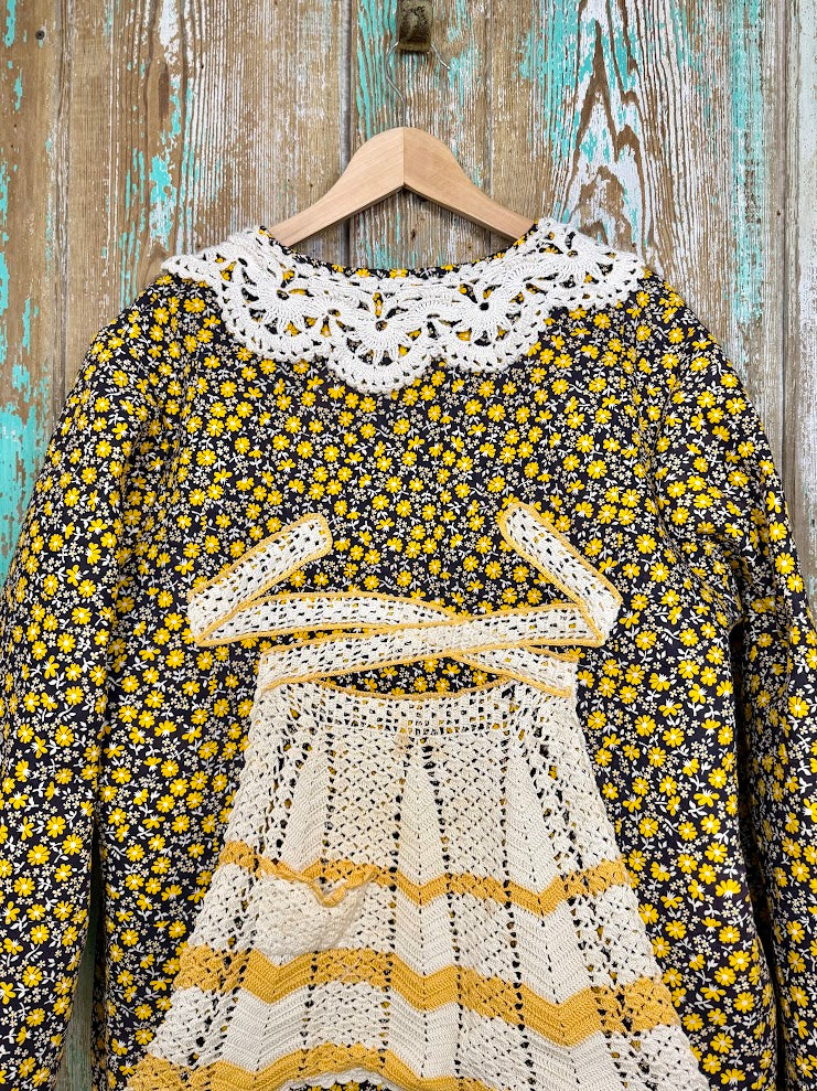 Upcycled Vintage Floral Quilt Coat with Pockets, Apron Applique, and Vintage Crochet Collar: Unisex Medium