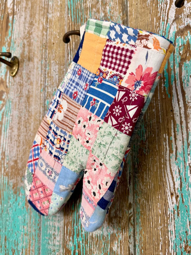 Upcycled Quilt Oven Mitt: Patchwork P1