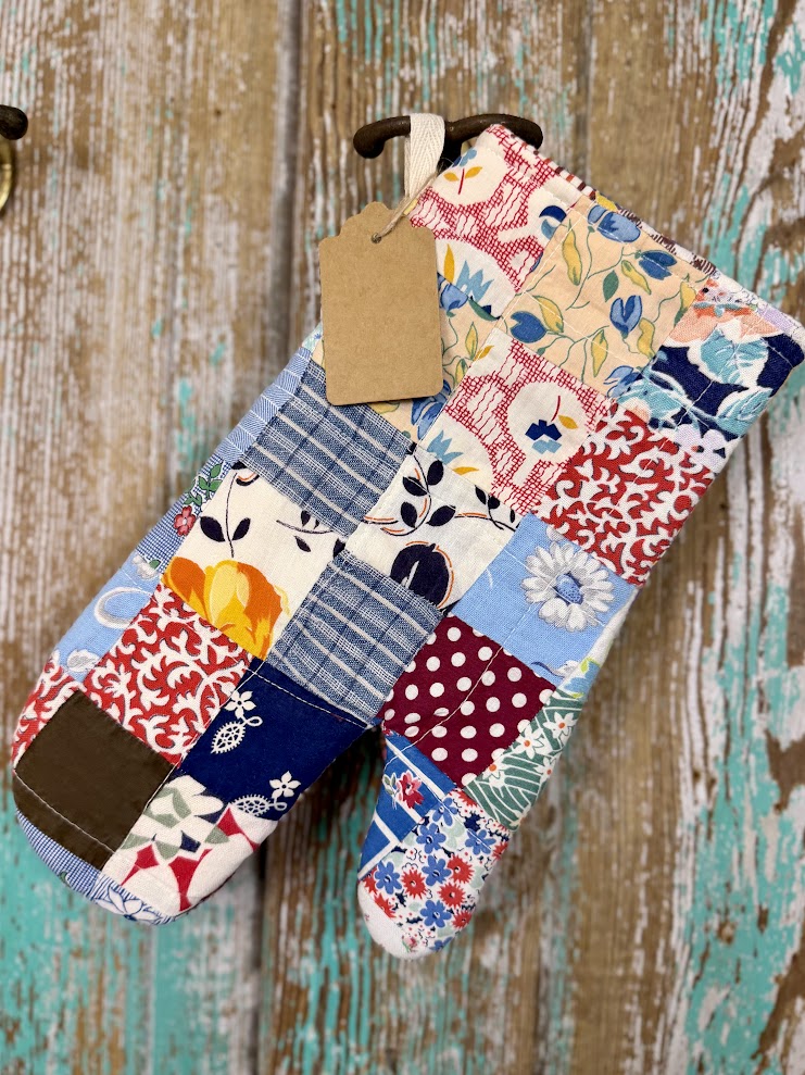 Upcycled Quilt Oven Mitt: Patchwork P2