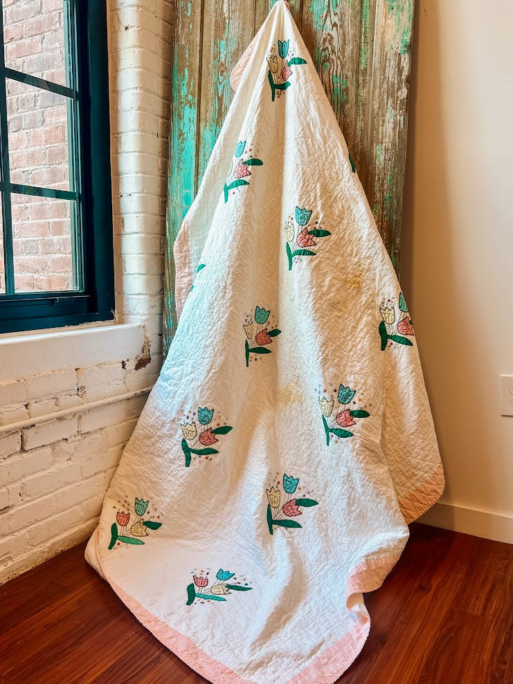 Vintage Tulip Floral Quilt - Crafter Condition