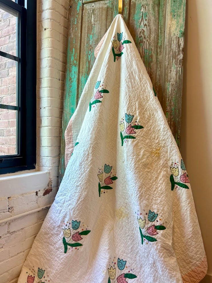 Vintage Tulip Floral Quilt - Crafter Condition
