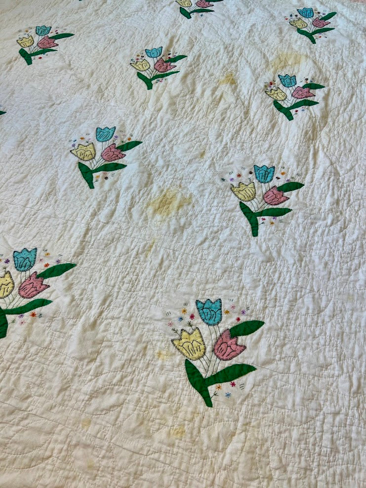 Vintage Tulip Floral Quilt - Crafter Condition