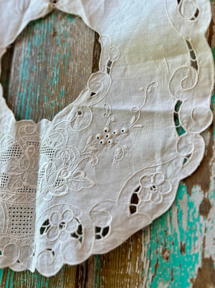 Vintage Ivory Crocheted Collar With Button