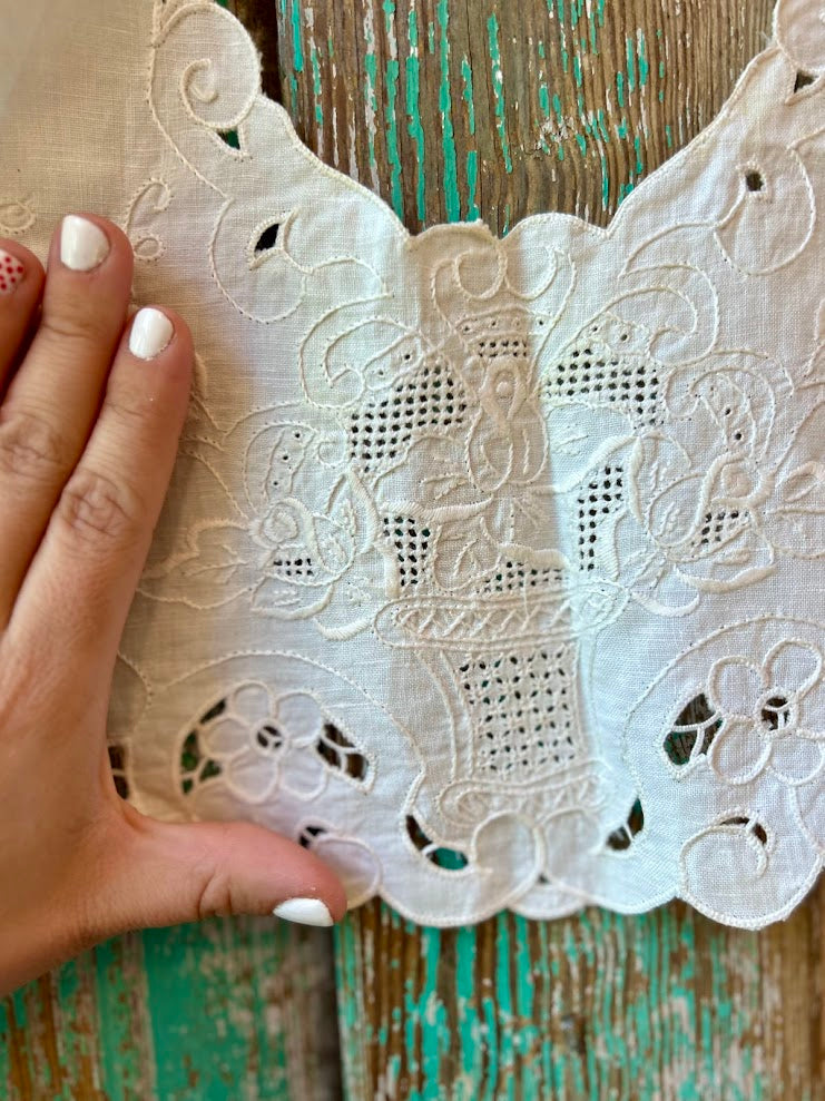 Vintage Ivory Crocheted Collar With Button