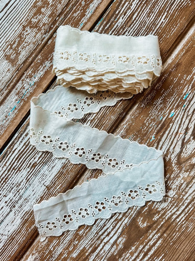 Vintage Ivory Decorative Trimming: 7.75 Yards
