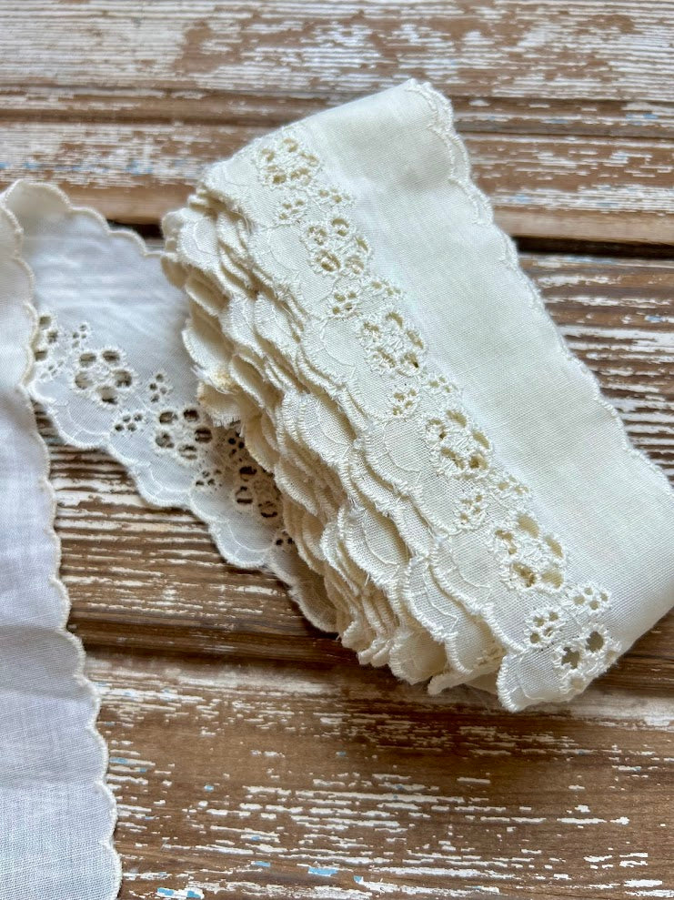 Vintage Ivory Decorative Trimming: 7.75 Yards