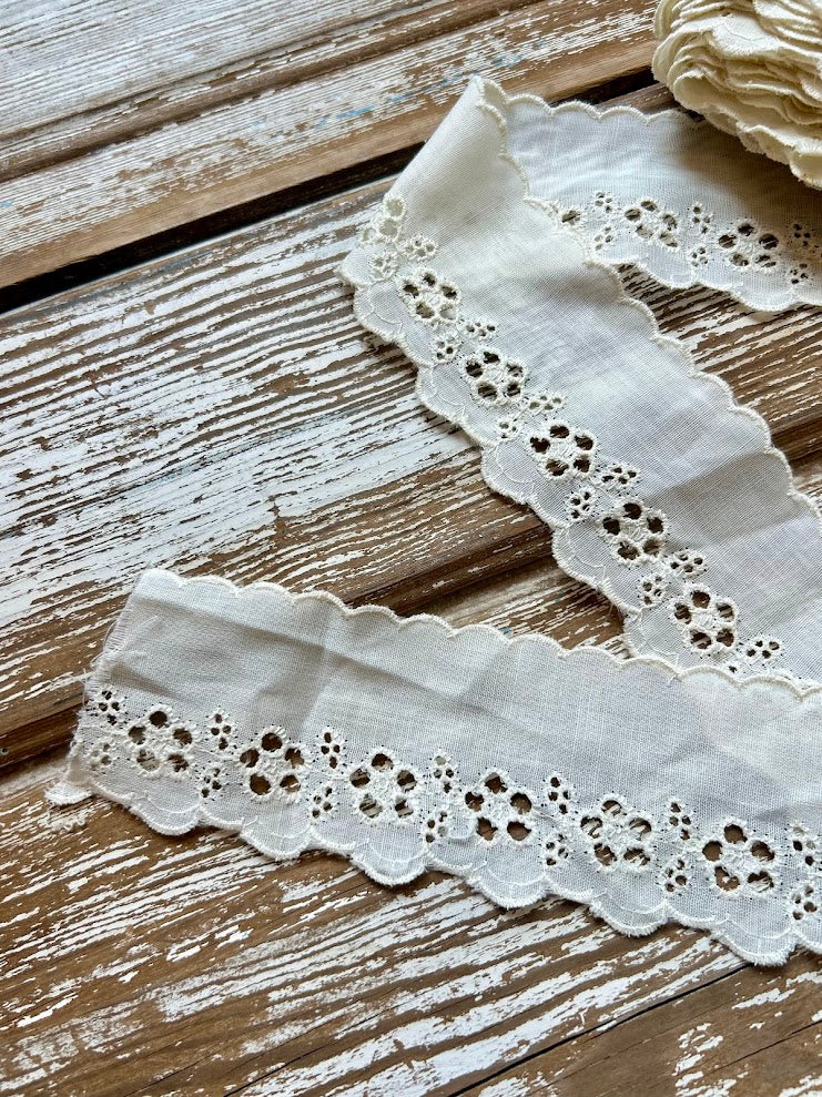 Vintage Ivory Decorative Trimming: 7.75 Yards