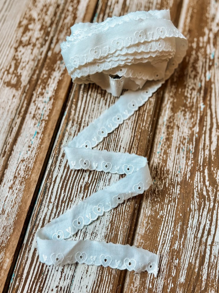 Vintage White Thin Heart Decorative Trimming: 12.5 Yards