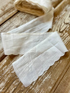 Vintage Light Ivory Scalloped Trimming: 19 Yards