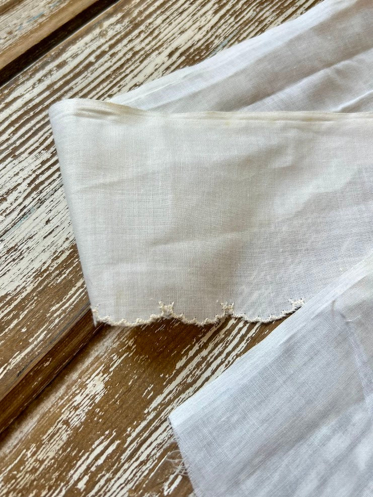 Vintage Light Ivory Scalloped Trimming: 19 Yards