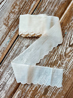 Vintage Ivory Scalloped Trimming: 5.75 Yards