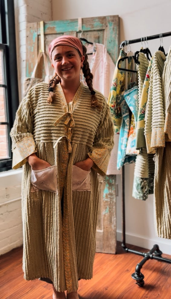 Upcycled "Fields of Green" Vintage Chenille Duster with Doily Pockets and Tie-Front: Women's Small