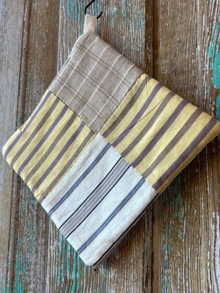 Upcycled Quilt Pot Holder: S9