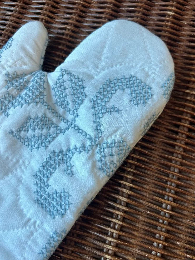 Upcycled Quilt Oven Mitt: Blue and White